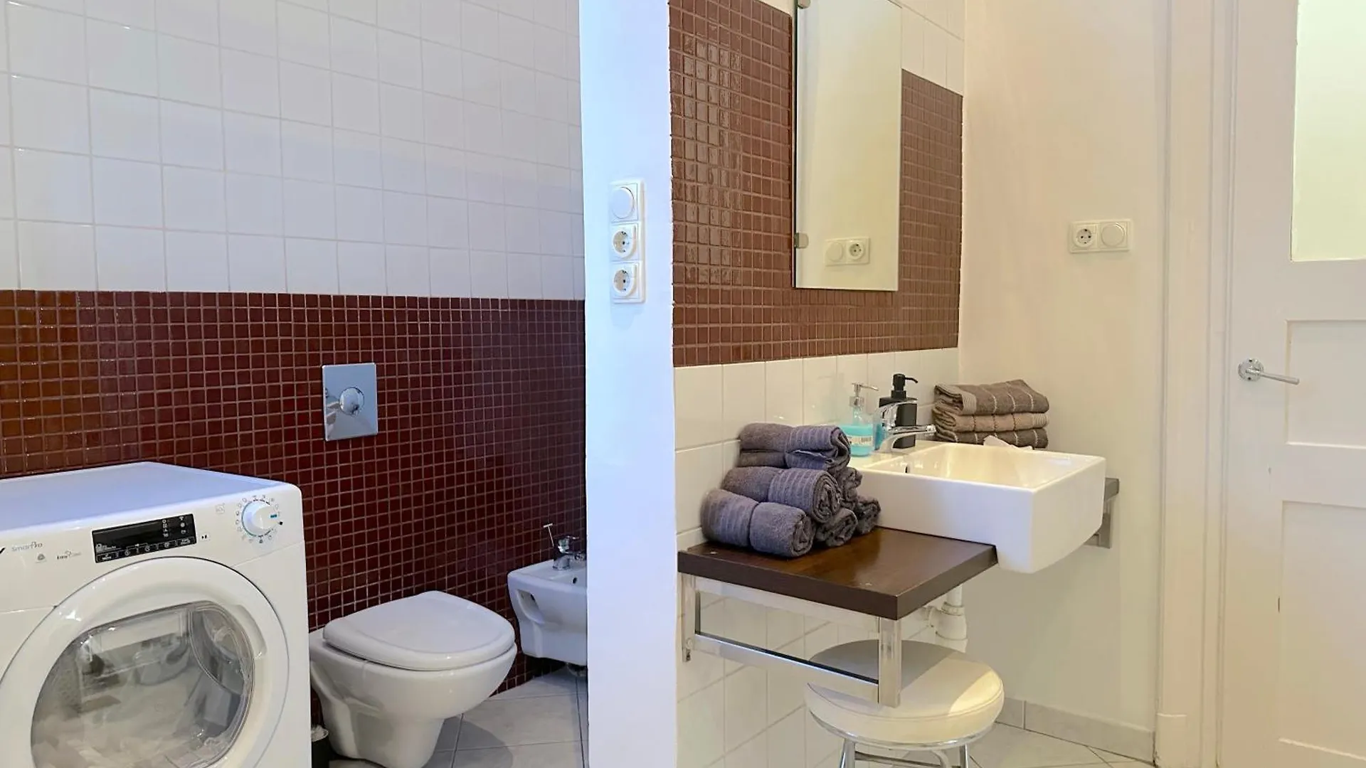 Stunning 150M2 3-Bedroom With Balcony Budapest Apartment