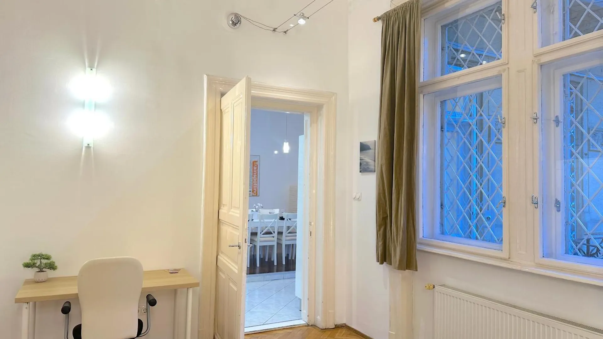 Apartment Stunning 150M2 3-Bedroom With Balcony Budapest