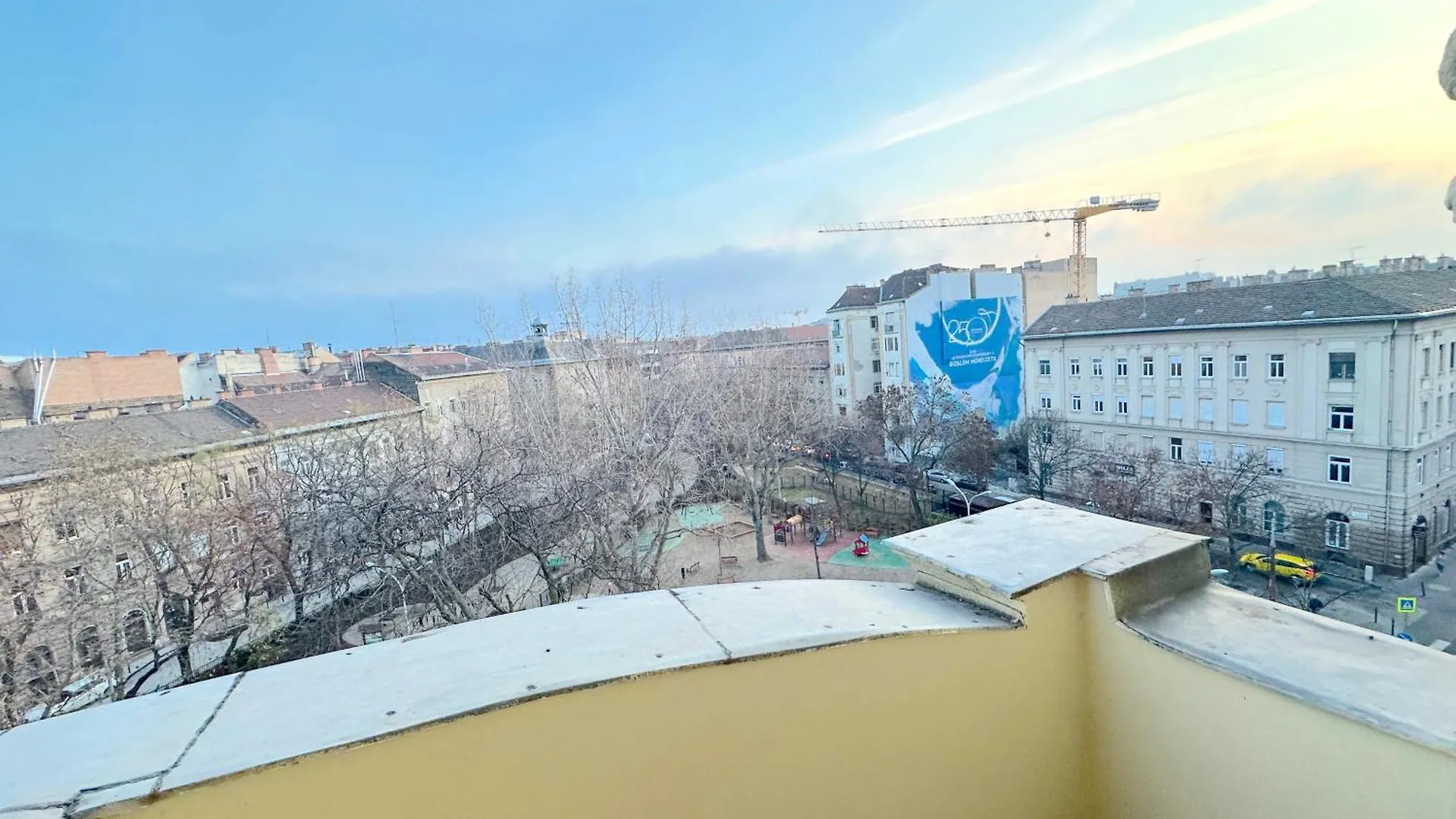 Stunning 150M2 3-Bedroom With Balcony Budapeşte 0*,  Macaristan