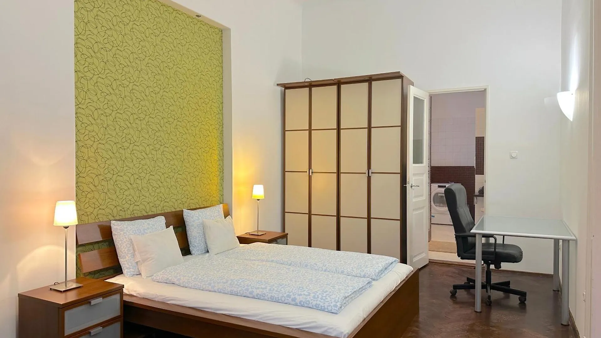 Stunning 150M2 3-Bedroom With Balcony Budapeşte 0*,